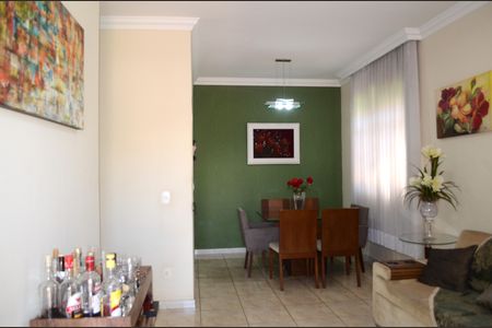 Casa à venda com 360m², 3 quartos e 4 vagasSala