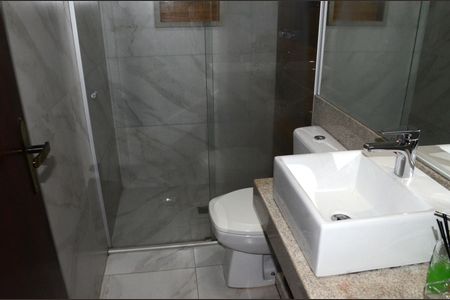 Casa à venda com 360m², 3 quartos e 4 vagasBanheiro Corredor