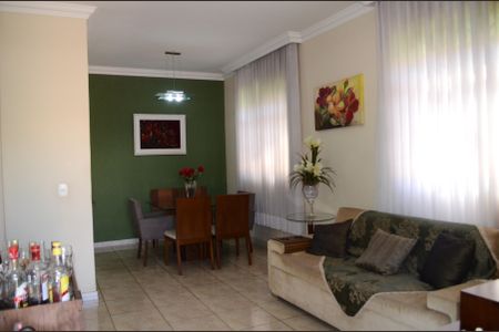 Casa à venda com 360m², 3 quartos e 4 vagasDetalhe Sala