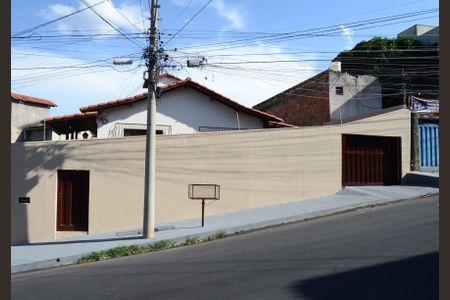 Casa à venda com 360m², 3 quartos e 4 vagasFachada