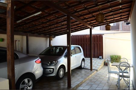 Casa à venda com 360m², 3 quartos e 4 vagasGaragem