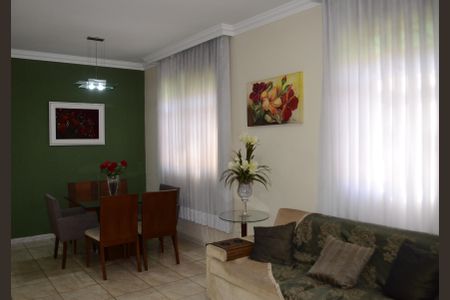Casa à venda com 360m², 3 quartos e 4 vagasDetalhe Sala
