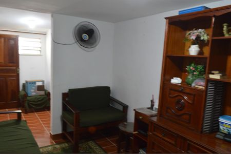 Casa à venda com 96m², 2 quartos e 2 vagasSala