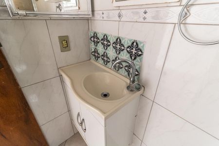 Casa à venda com 220m², 3 quartos e 2 vagas Casa à venda com 220m², 3 quartos e 2 vagasBanheiro 1