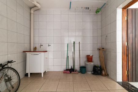 Casa à venda com 220m², 3 quartos e 2 vagas Casa à venda com 220m², 3 quartos e 2 vagasÁrea de Serviço