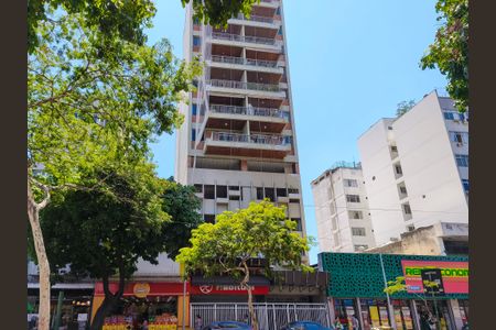 Apartamento à venda com 70m², 2 quartos e 1 vagaFachada e portaria