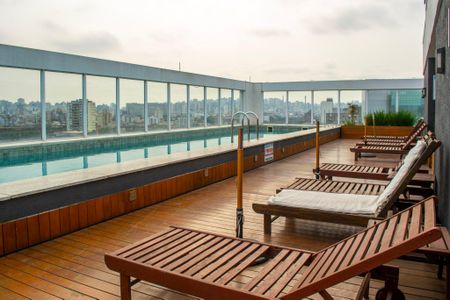 Área comum - Piscina de apartamento para alugar com 1 quarto, 44m² em Azenha, Porto Alegre