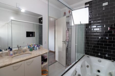 Casa de condomínio à venda com 220m², 3 quartos e 2 vagasBanheiro