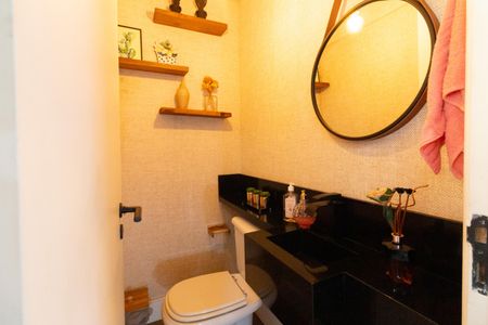 Casa de condomínio à venda com 220m², 3 quartos e 2 vagasLavabo