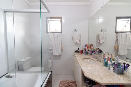 Casa de condomínio à venda com 220m², 3 quartos e 2 vagasBanheiro