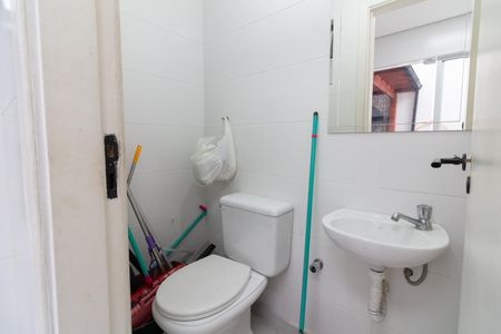 Casa de condomínio à venda com 220m², 3 quartos e 2 vagasBanheiro de Serviço