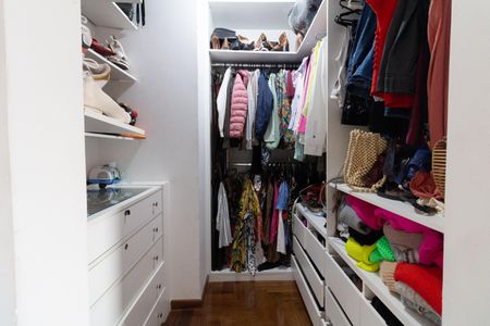 Casa de condomínio à venda com 220m², 3 quartos e 2 vagasCloset