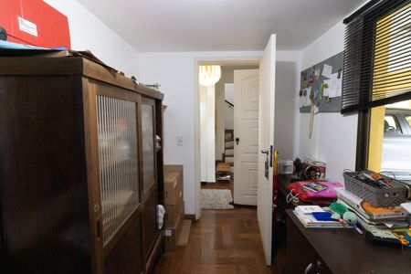 Casa de condomínio à venda com 220m², 3 quartos e 2 vagasEscritório