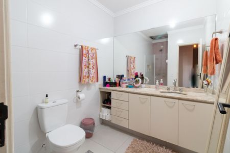 Casa de condomínio à venda com 220m², 3 quartos e 2 vagasBanheiro da Suíte