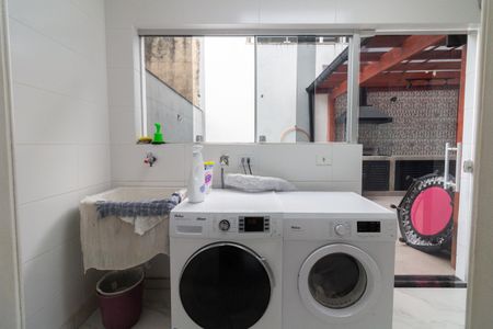 Casa de condomínio à venda com 220m², 3 quartos e 2 vagasÁrea de Serviço