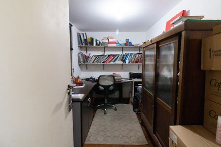 Casa de condomínio à venda com 220m², 3 quartos e 2 vagasEscritório