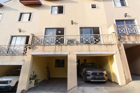 Casa de condomínio à venda com 220m², 3 quartos e 2 vagasFachada