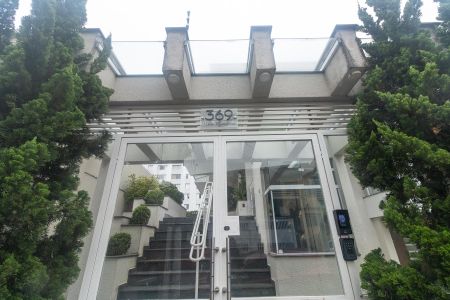 Casa à venda com 185m², 2 quartos e 2 vagasFachada