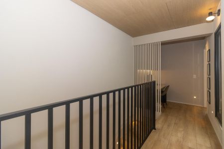 Casa à venda com 185m², 2 quartos e 2 vagasCorredor de acesso