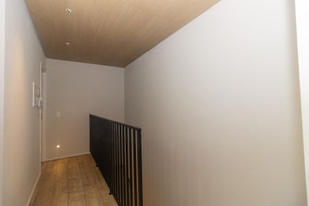 Casa à venda com 185m², 2 quartos e 2 vagasCorredor de acesso