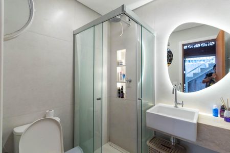 Casa para alugar com 250m², 4 quartos e 2 vagas Casa para alugar com 250m², 4 quartos e 2 vagasBanheiro 1