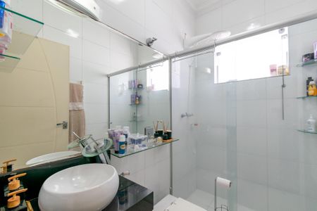 Casa à venda com 190m², 3 quartos e 1 vaga Casa à venda com 190m², 3 quartos e 1 vagaBanheiro social