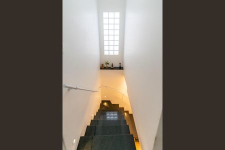 Casa à venda com 190m², 3 quartos e 1 vaga Casa à venda com 190m², 3 quartos e 1 vagaEscada para os Quartos