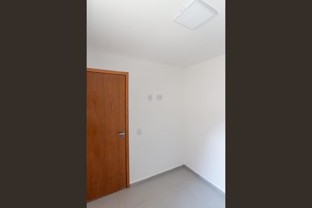 Quarto 2 de apartamento para alugar com 2 quartos, 39m² em Parque Vitoria, São Paulo