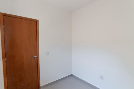Quarto 2 de apartamento para alugar com 2 quartos, 37m² em Parque Vitoria, São Paulo