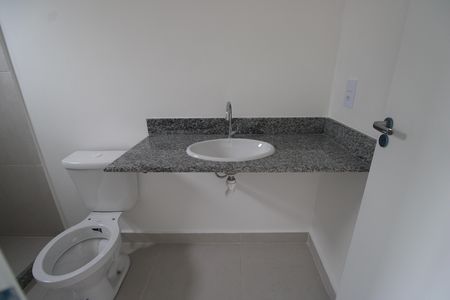 Apartamento à venda com 80m², 2 quartos e 1 vagaBanheiro da suíte