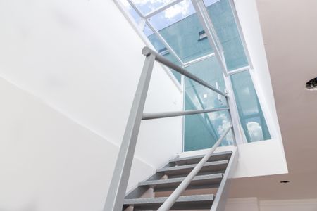 Studio para alugar com 71m², 1 quarto e sem vaga Studio para alugar com 71m², 1 quarto e sem vagaEscada