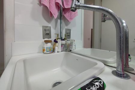 Apartamento à venda com 47m², 2 quartos e 1 vaga Apartamento à venda com 47m², 2 quartos e 1 vagaBanheiro