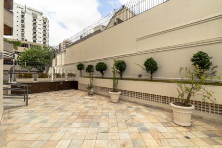Apartamento para alugar com 374m², 3 quartos e 3 vagas Apartamento para alugar com 374m², 3 quartos e 3 vagasÁrea comum - Pátio