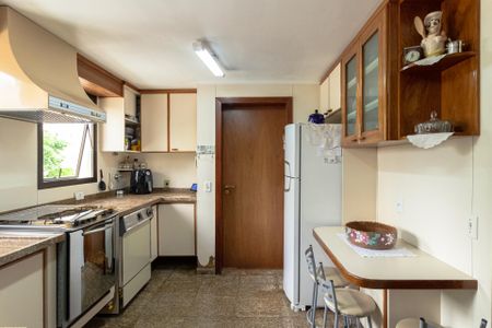 Apartamento para alugar com 374m², 3 quartos e 3 vagas Apartamento para alugar com 374m², 3 quartos e 3 vagasCozinha