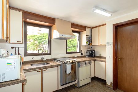 Apartamento para alugar com 374m², 3 quartos e 3 vagas Apartamento para alugar com 374m², 3 quartos e 3 vagasCozinha