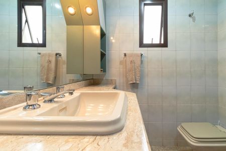 Apartamento para alugar com 374m², 3 quartos e 3 vagas Apartamento para alugar com 374m², 3 quartos e 3 vagasBanheiro da Suíte 2