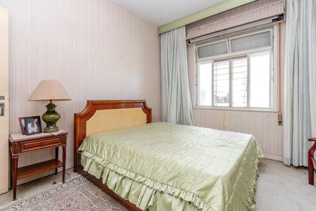 Casa à venda com 1500m², 3 quartos e 4 vagas Casa à venda com 1500m², 3 quartos e 4 vagasQuarto