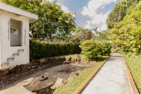 Casa à venda com 1500m², 3 quartos e 4 vagas Casa à venda com 1500m², 3 quartos e 4 vagasJardim