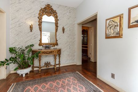 Casa à venda com 1500m², 3 quartos e 4 vagas Casa à venda com 1500m², 3 quartos e 4 vagasHall de Entrada