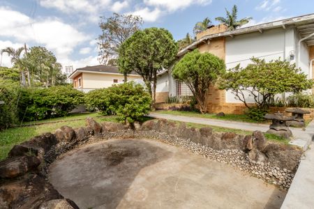 Casa à venda com 1500m², 3 quartos e 4 vagas Casa à venda com 1500m², 3 quartos e 4 vagasJardim