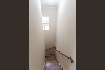 Casa à venda com 250m², 4 quartos e 3 vagasEscada