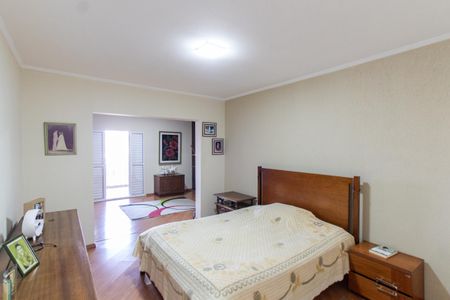 Casa à venda com 250m², 4 quartos e 3 vagasSuíte