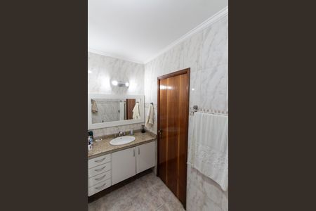 Casa à venda com 250m², 4 quartos e 3 vagasBanheiro da Suíte