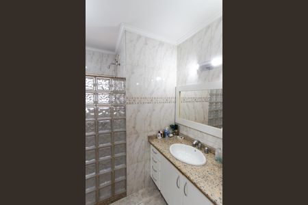 Casa à venda com 250m², 4 quartos e 3 vagasBanheiro da Suíte