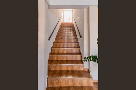 Casa à venda com 250m², 4 quartos e 3 vagasEscada