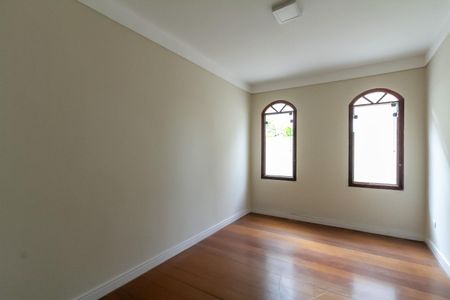 Casa à venda com 357m², 4 quartos e 6 vagasSala de Tv