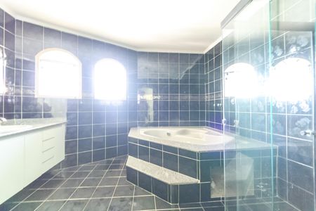 Casa à venda com 357m², 4 quartos e 6 vagasBanheiro da Suíte 1