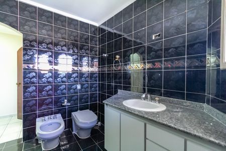 Casa à venda com 357m², 4 quartos e 6 vagasBanheiro da Suíte 1