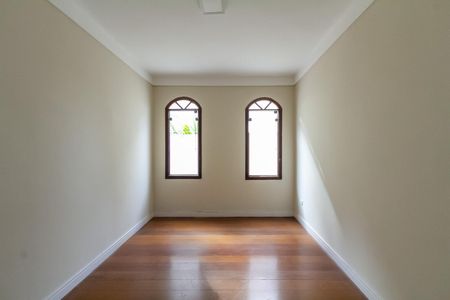 Casa à venda com 357m², 4 quartos e 6 vagasSala de Tv