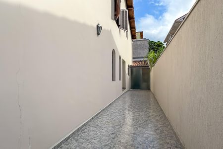 Casa à venda com 357m², 4 quartos e 6 vagasCorredor Lateral